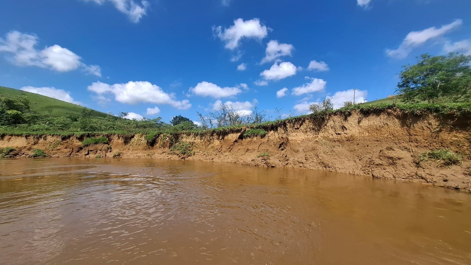 O que vi no Rio Buquira: águas que resistem e clamam por regeneração