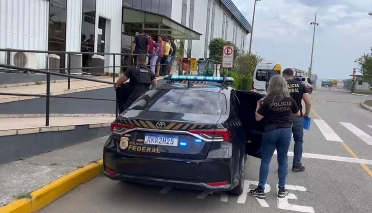 A acusada vai responder pelo crime de inserção de dados falsos em sistema de informações