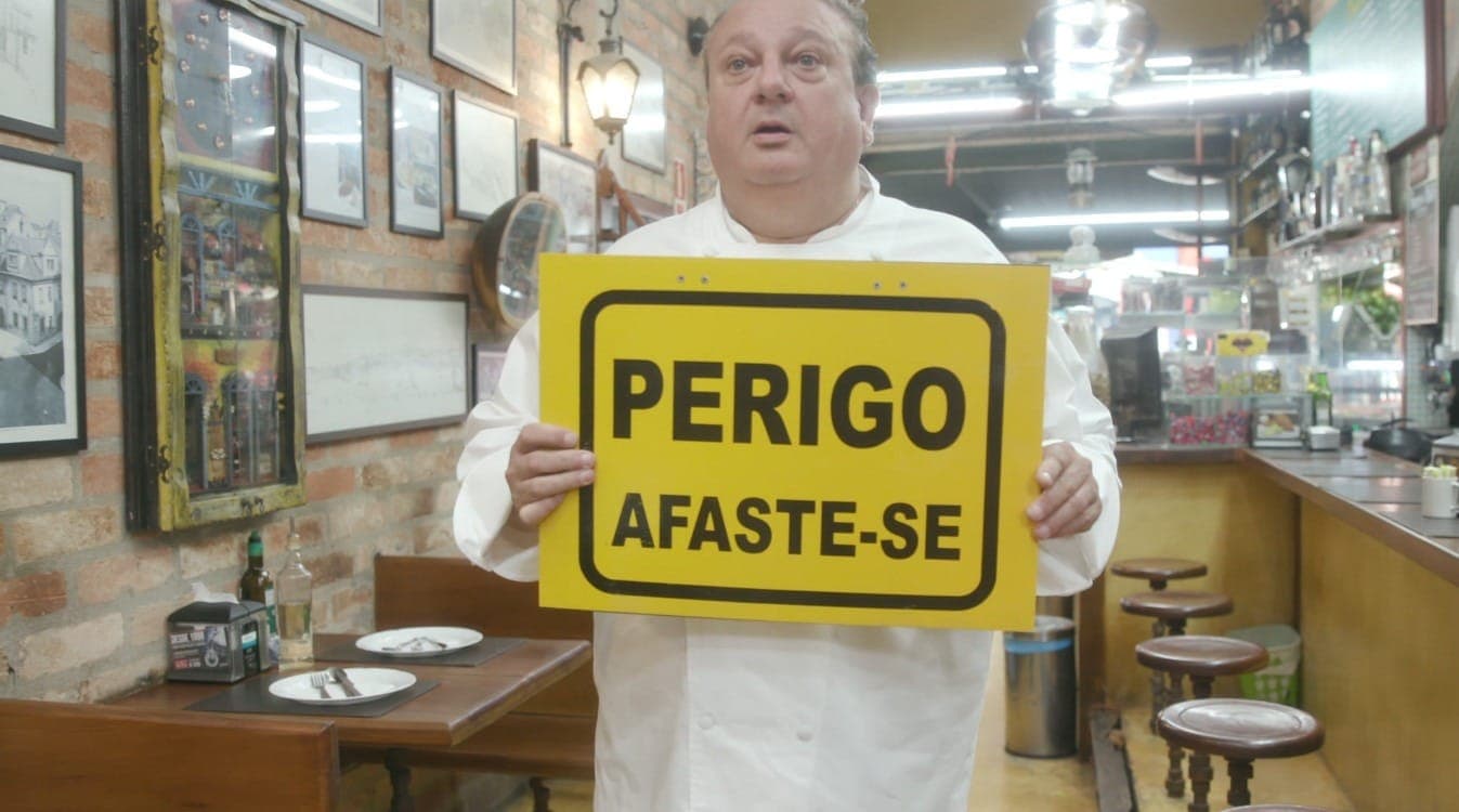Erick Jacquin coloca placa com "Perigo" em novo restaurante do Pesadelo na Cozinha