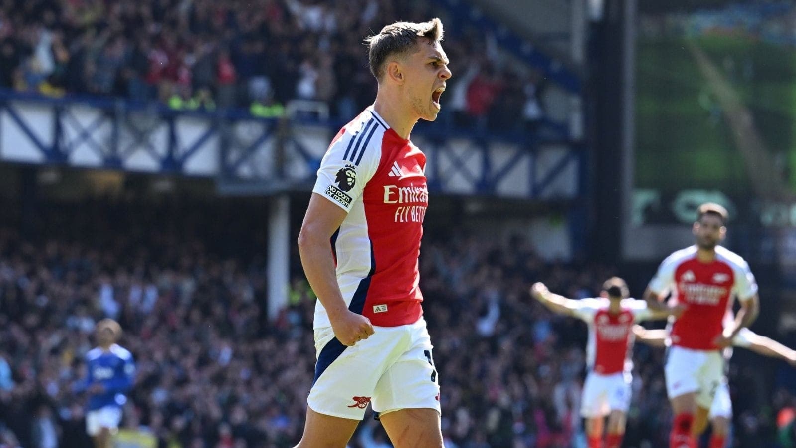 Trossard comemora gol do Arsenal contra o Crystal Palace