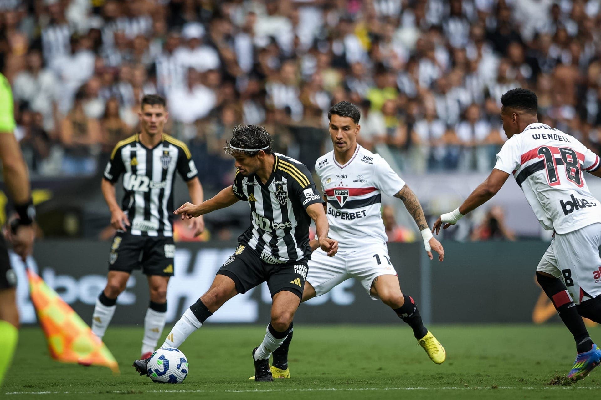 Ataque do Galo parou em tarde inspirada do goleiro são-paulino