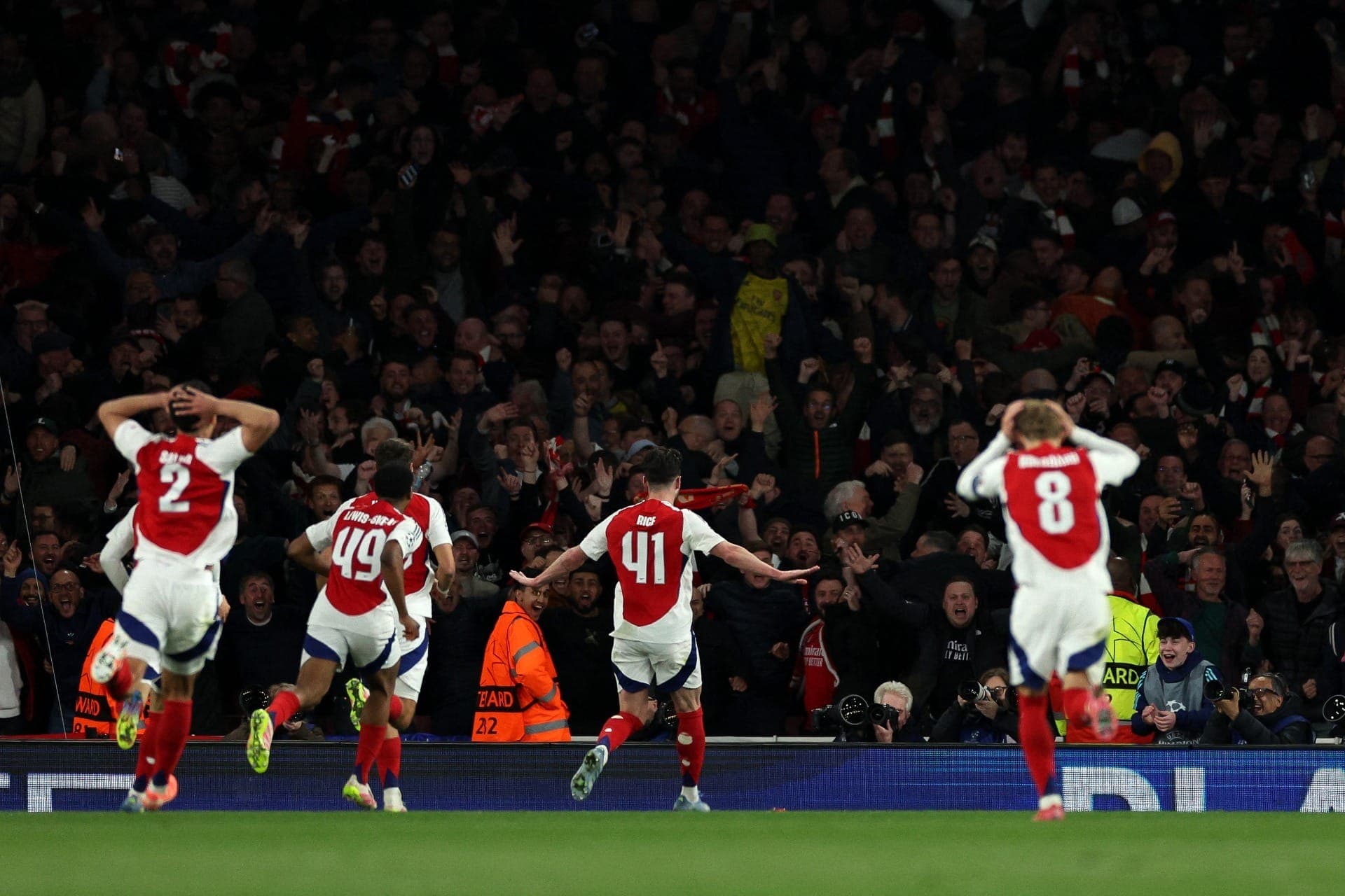 Arsenal surpreende e abre grande vantagem sobre Real Madrid