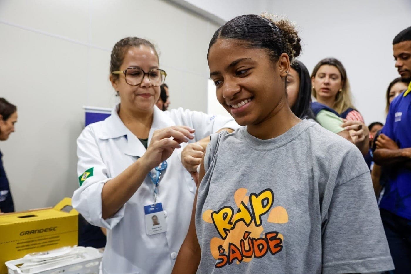 Jovens de 19 a 20 anos já podem se imunizar contra a dengue