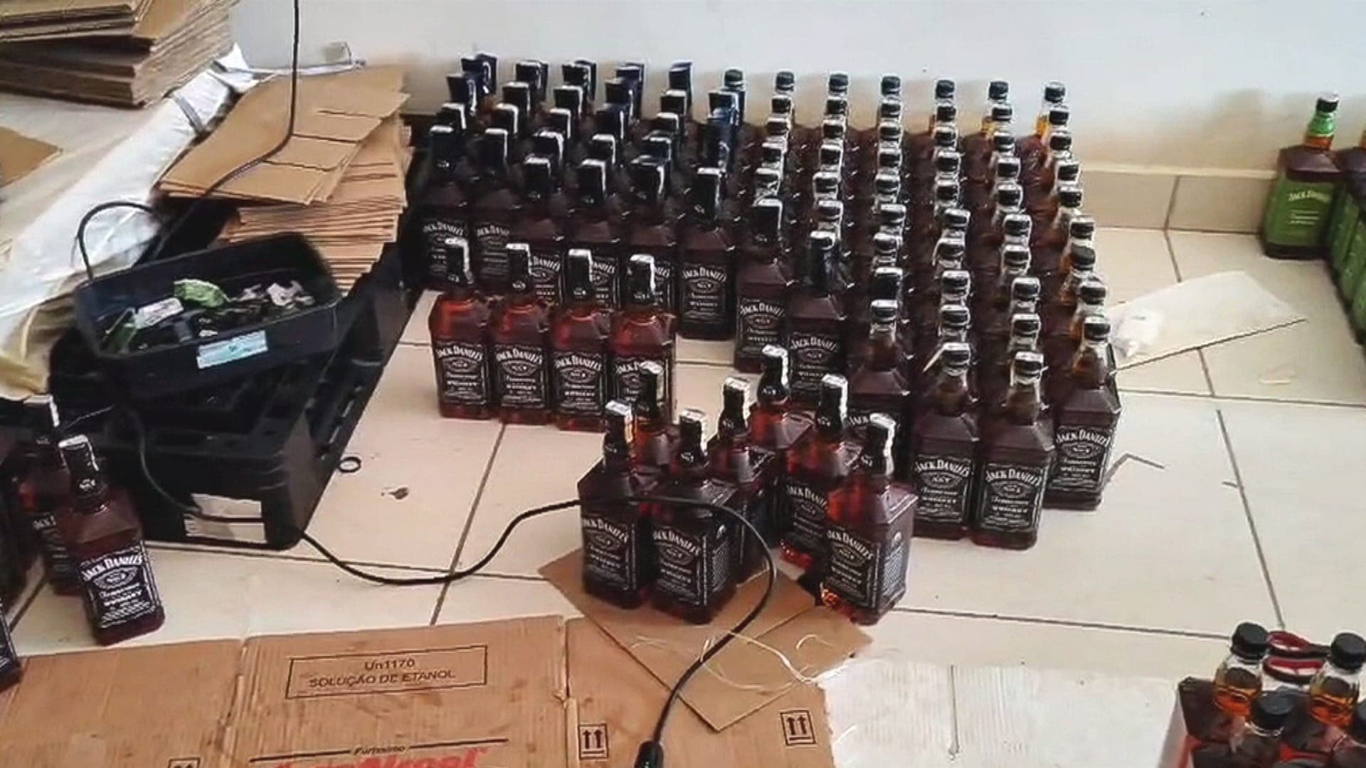 Fábrica clandestina de bebidas falsificadas é encontrada em SP