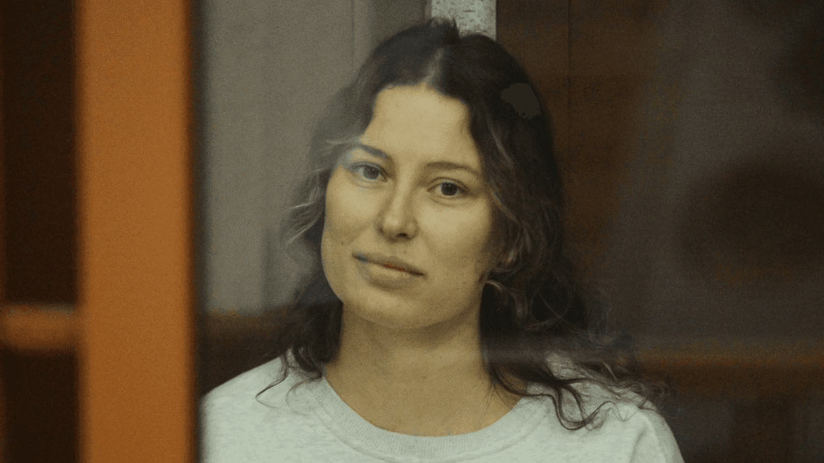 Ksenia Karelina foi libertada como parte de troca de prisioneiros com os EUA