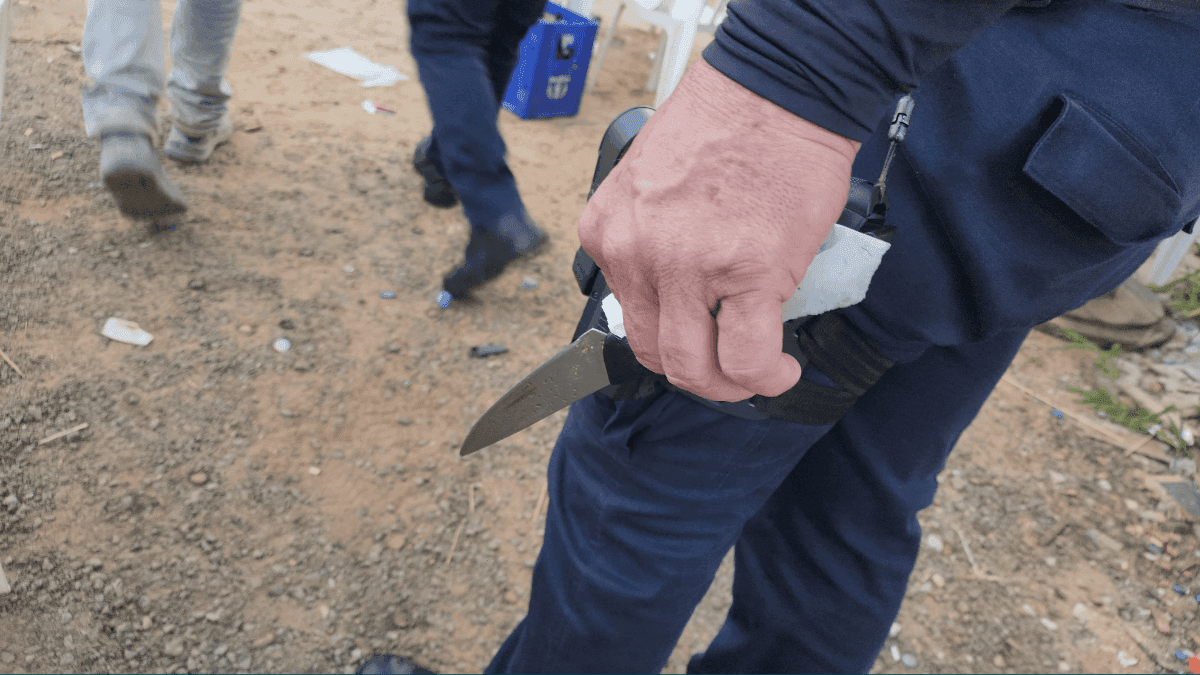 A GCM apreendeu a faca utilizada pelo churrasqueiro