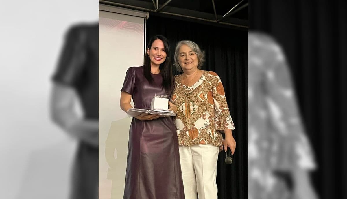 Delegada Luana Davico e a professora Rosangela Gamba de Angelis