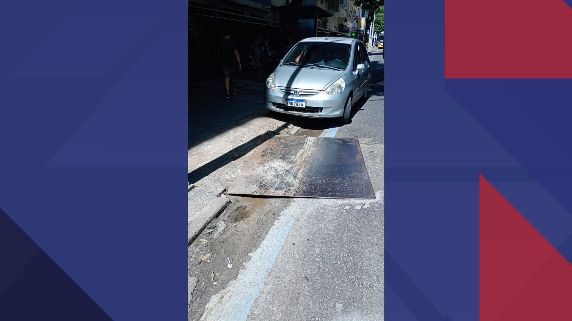 Segundo os relatos, o material foi colocado próximo a um ponto de ônibus