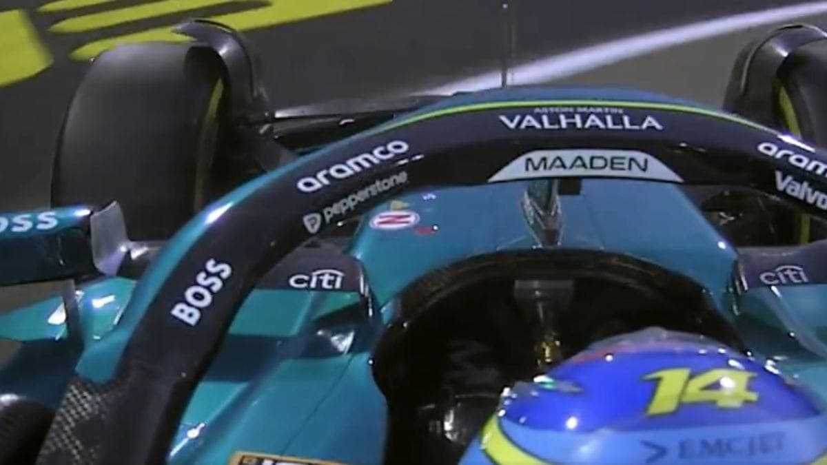 Volante de Aston Martin do Alonso se solta durante treino livre no Bahrein
