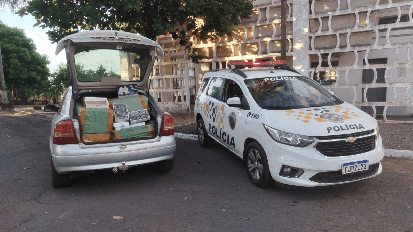 O carro foi abordado e apreendido em Tupi Paulista