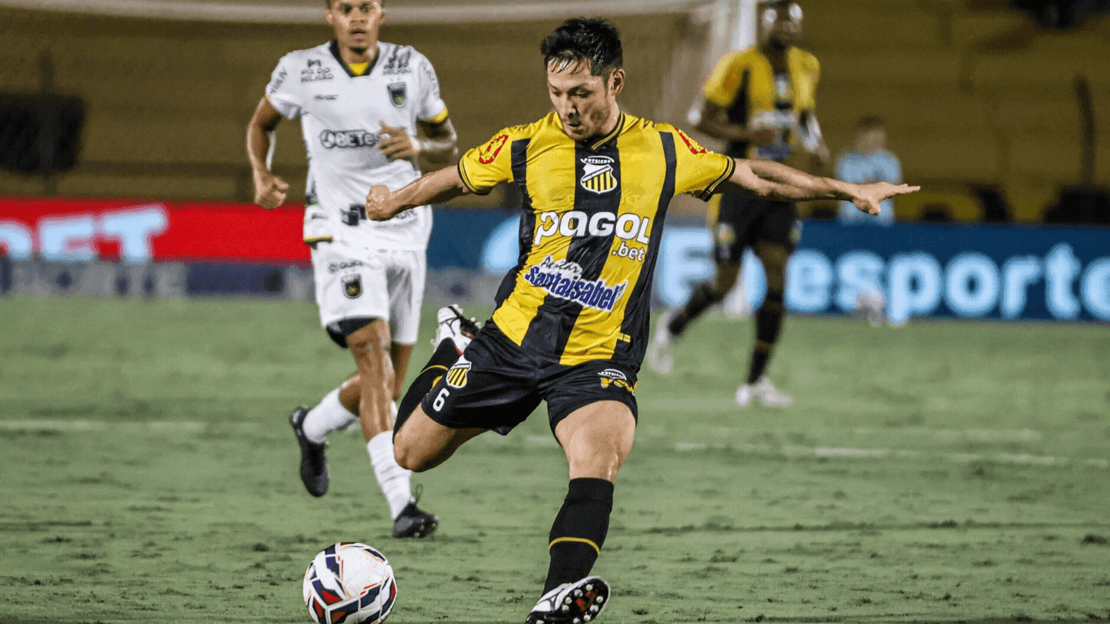 A vitória marca a estreia do técnico Umberto Louzer