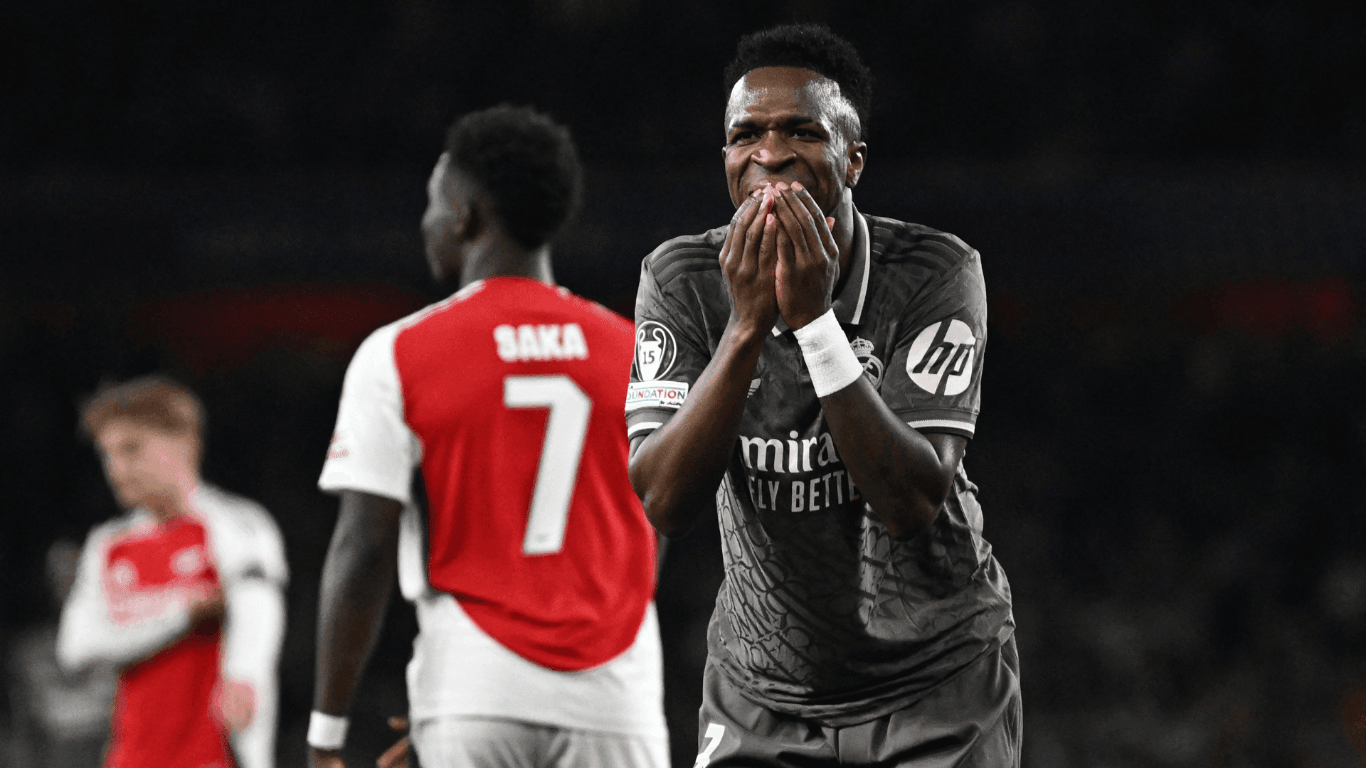 Vinicius Junior, durante a pesada derrota do jogo de ida para o Arsenal. Brasileiro é esperança do Real para a remontada