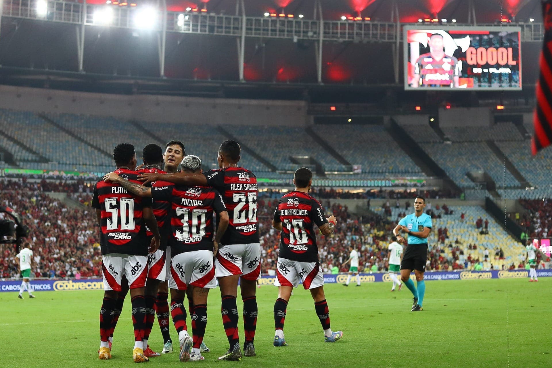 Rubro-negro atropelou clube gaúcho e é líder do Brasileirão