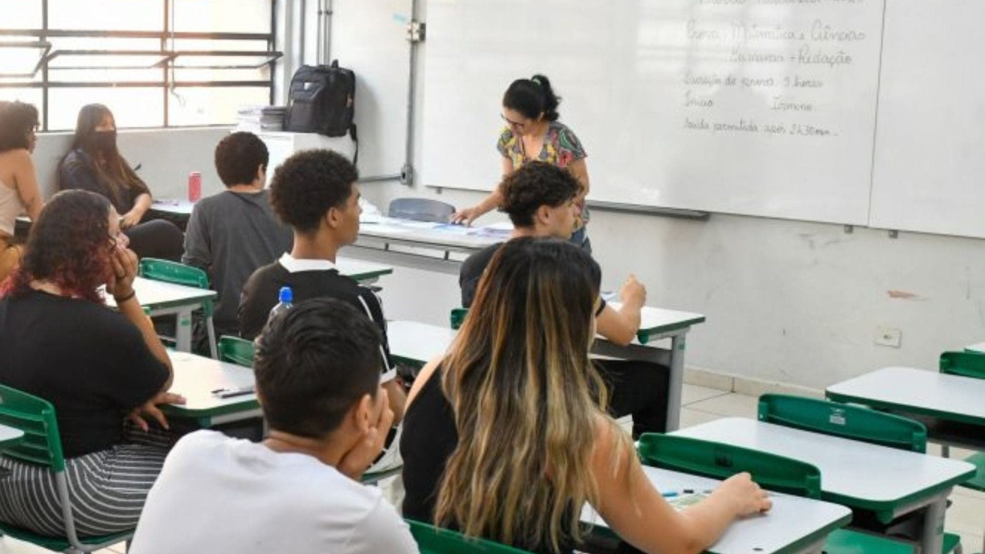 Escolas estadual poderão ter lição corrigida por inteligência artificial