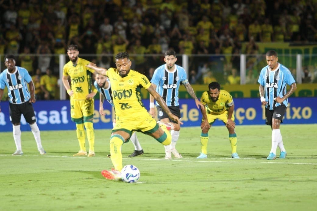 O Leão subiu para o quinto lugar com cinco pontos