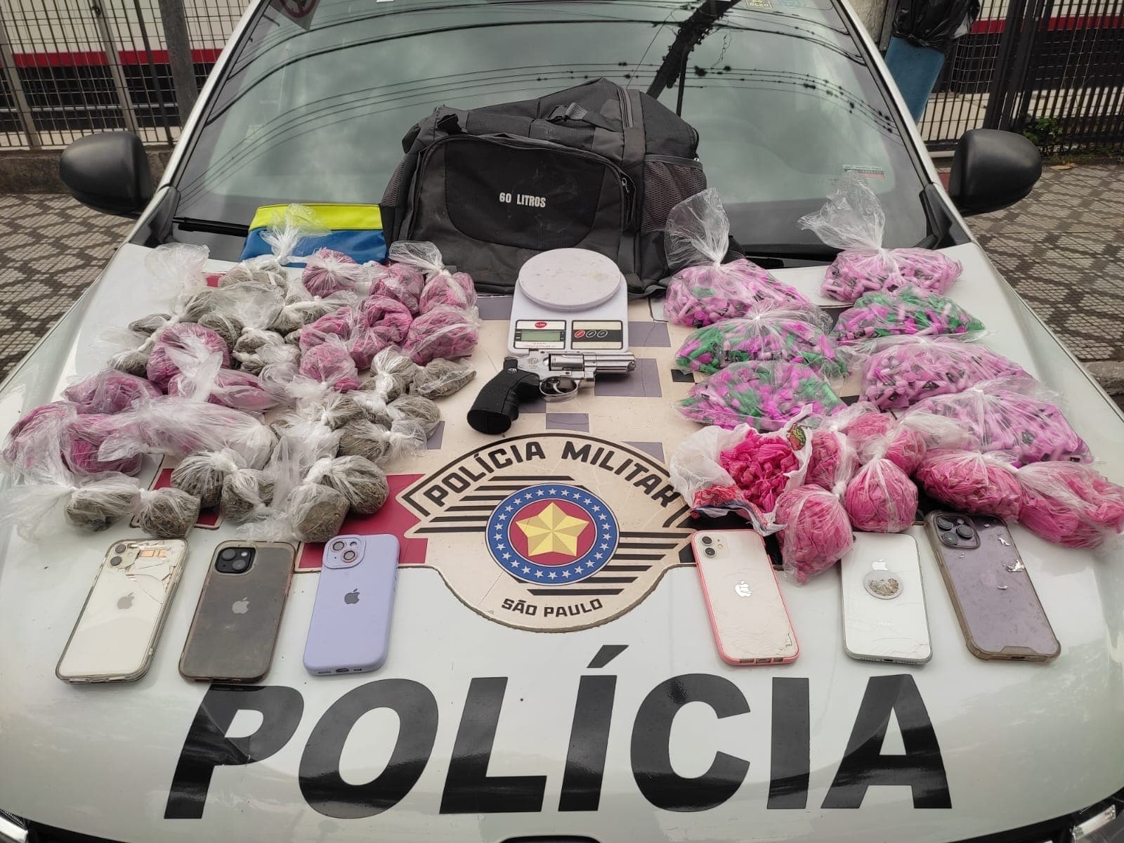 Polícia Militar apreende drogas e celulares roubados em Taubaté