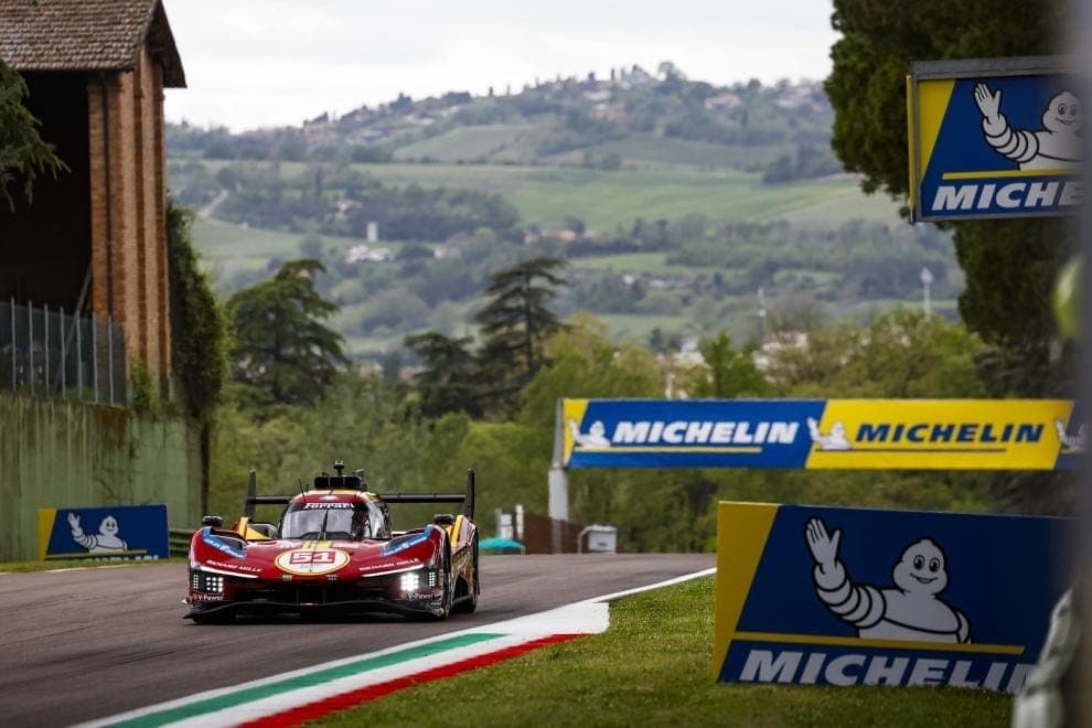Giovinazzi comanda dobradinha da Ferrari na hypercar; Rossi é pole na LMGT3 em Ímola