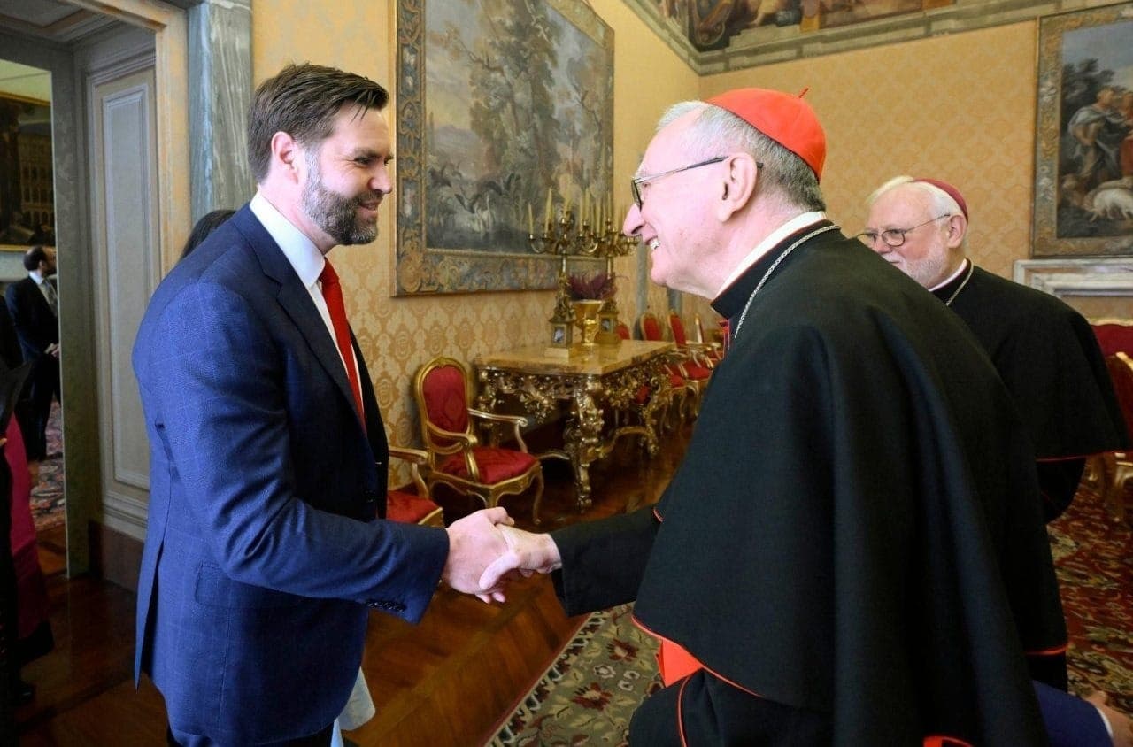 J.D. Vance abordou questão dos refugiados, após críticas do pontífice ao governo americano