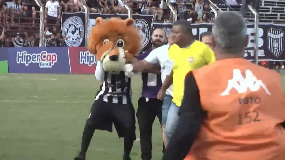 Mascote da União Barbarense é agredido e é expulsa por provocar torcedores rivais