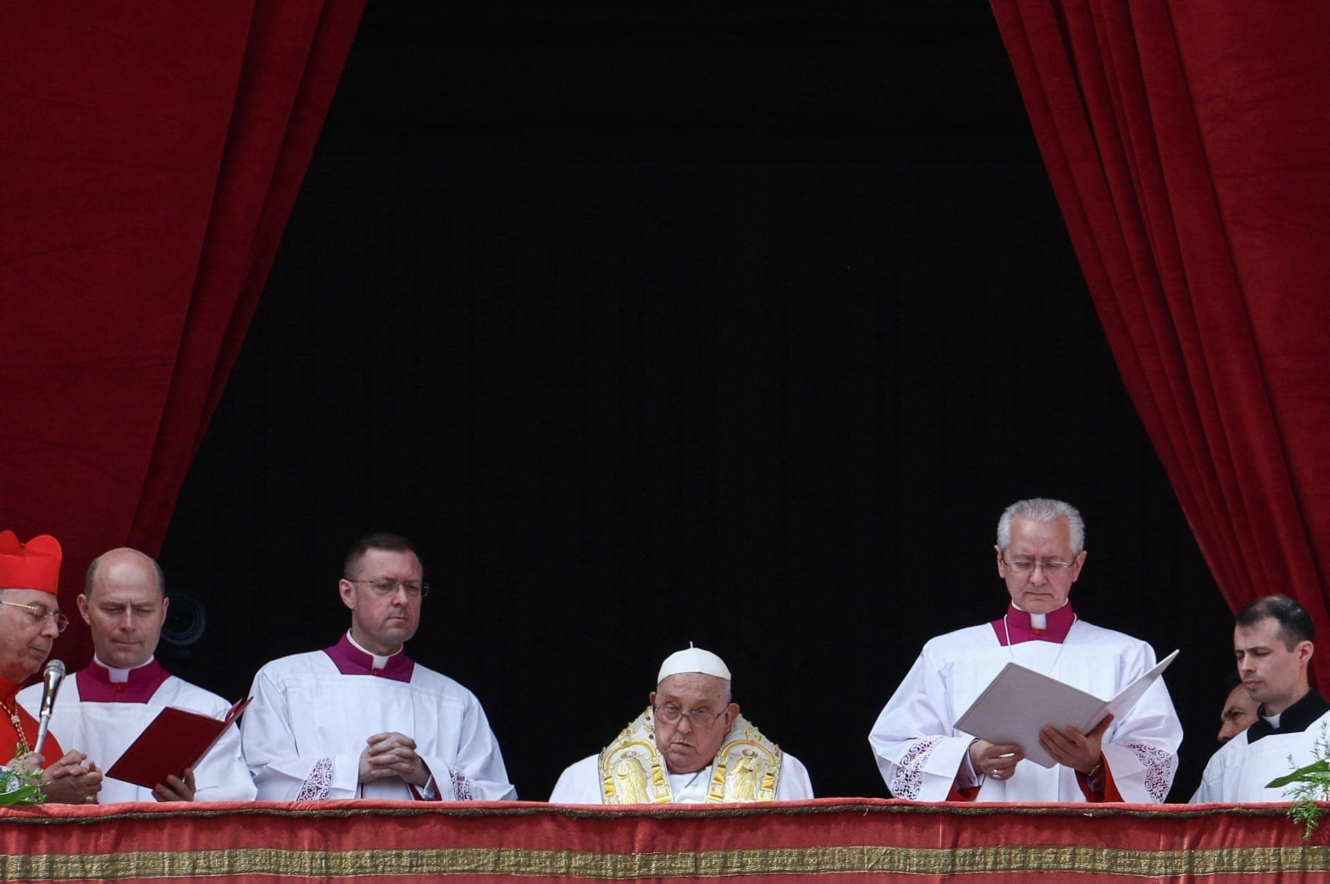 Papa Francisco durante as comemorações de Páscoa neste domingo (20), no Vaticano