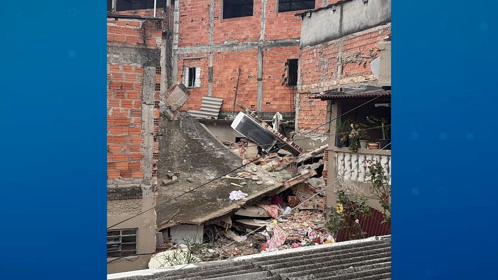 Casa desaba após explosão e mata bebê de 4 meses na Brasilândia, em SP
