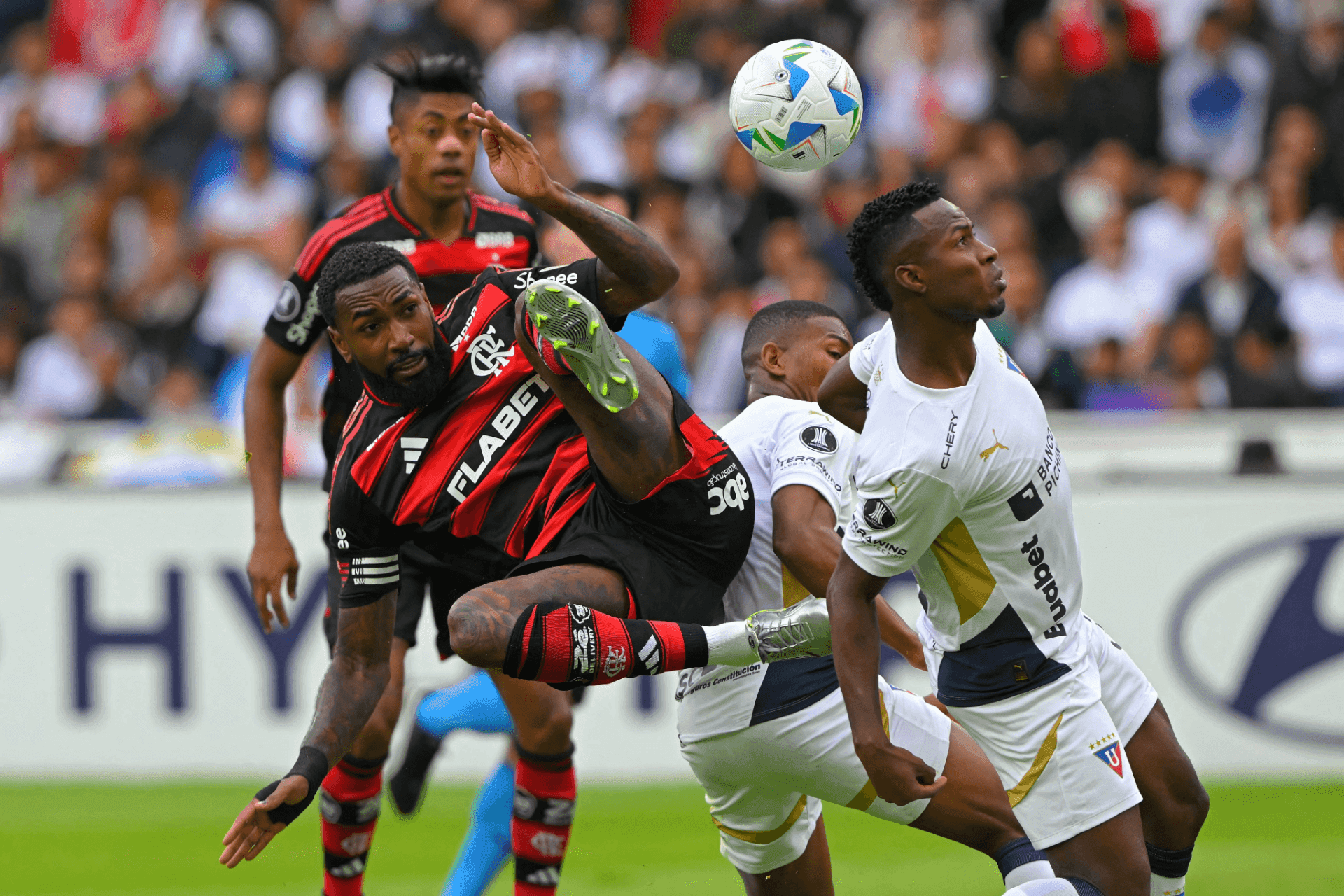 Rubro-negro não saiu do zero contra os equatorianos