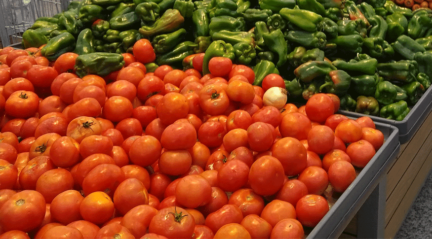 Alimentação e bebidas foi a principal influência no IPCA-15, com alta de 32,67% nos preços do tomate