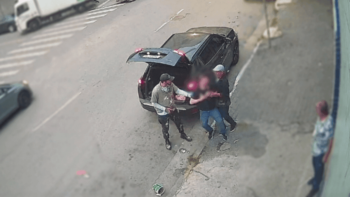 Empresário é assaltado na saída do trabalho, agredido com coronhadas e perde R$ 500 mil