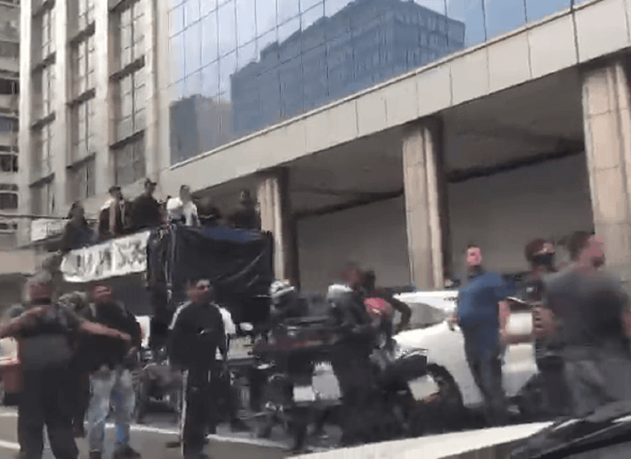 Motoristas de aplicativo manisfestando na Avenida Presidente Vargas