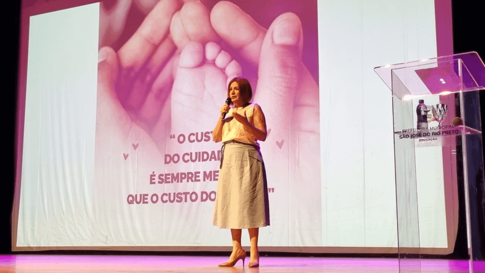 Palestra foi sobre acolhimento e proteção na primeira infância