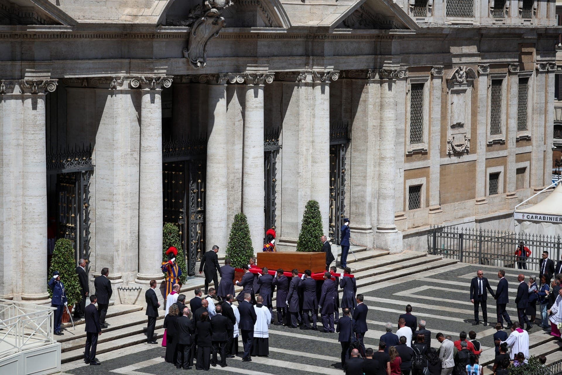 Papa Francisco é sepultado na Basílica de Santa Maria Maior