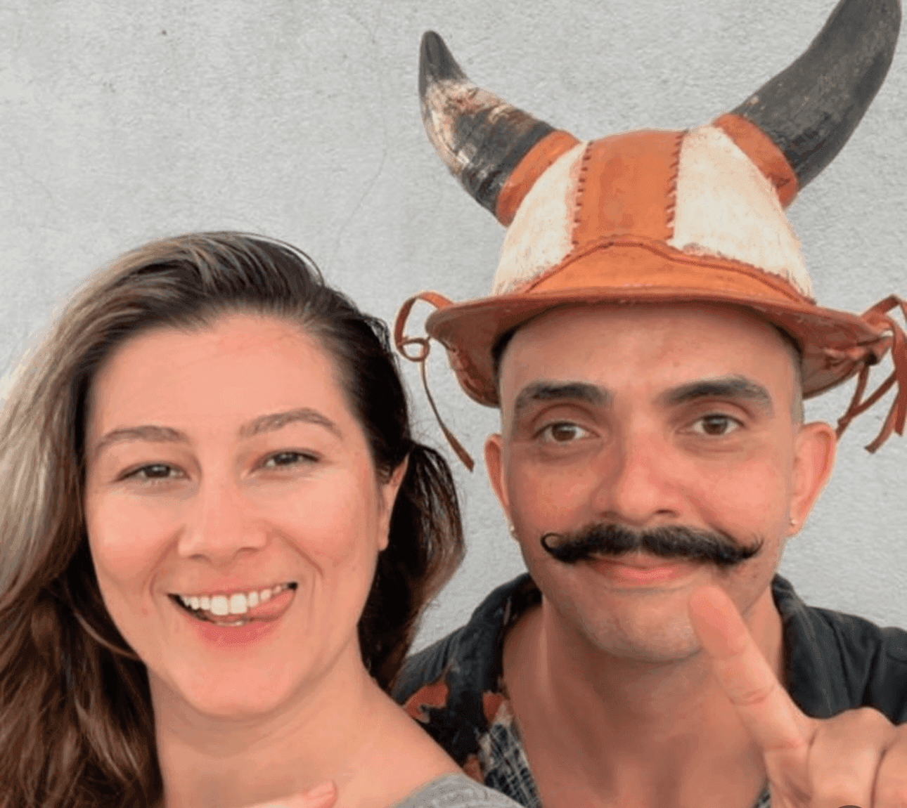 Influenciadores falam sobre relacionamento aberto e quebra de tabus no casamento