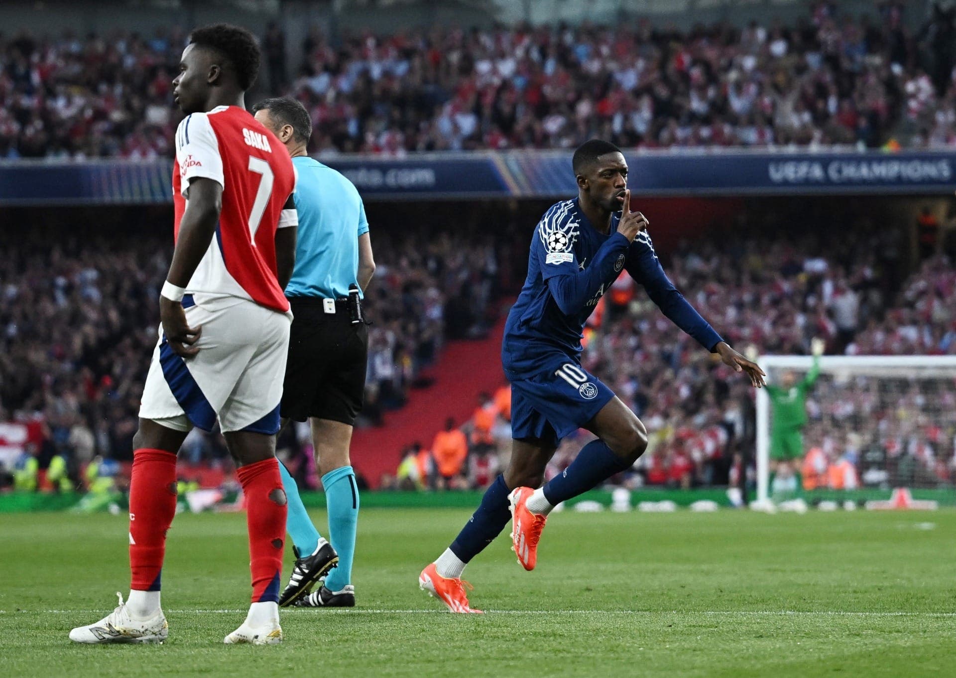 Gol de Dembelé deu aos parisienses vantagem para o jogo da volta, em casa