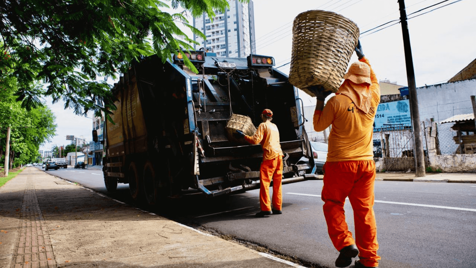 Coleta de lixo está suspensa só no feriado do Trabalho