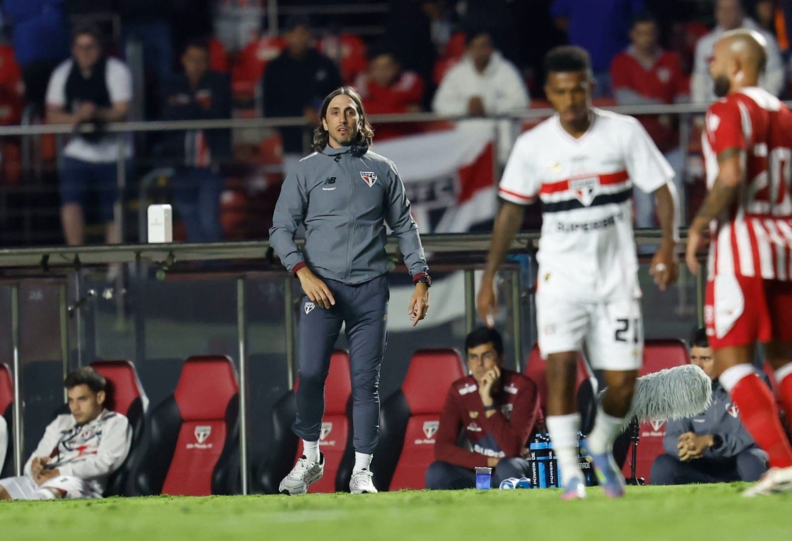 Luís Zubeldia, técnico do São Paulo, em partida contra o Náutico, pela Copa do Brasil