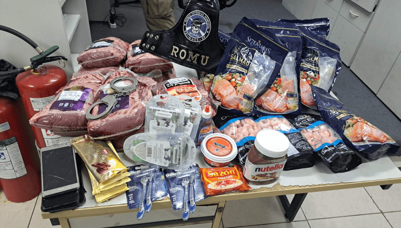 Foram apreendidos picanha, camarão, pasta de avelã, manteiga, chocolates, lâminas de barbear e tempero