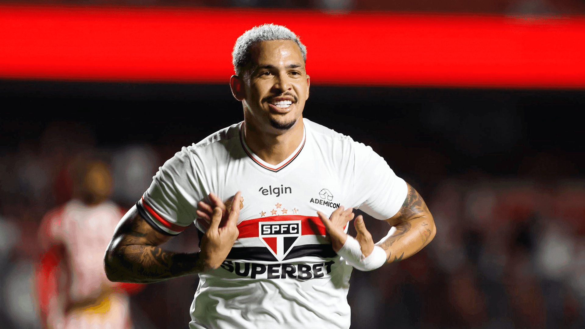 Luciano marcou os dois gols da vitória do São Paulo sobre o Náutico, por 2 a 1, no meio de semana, pela Copa do Brasil
