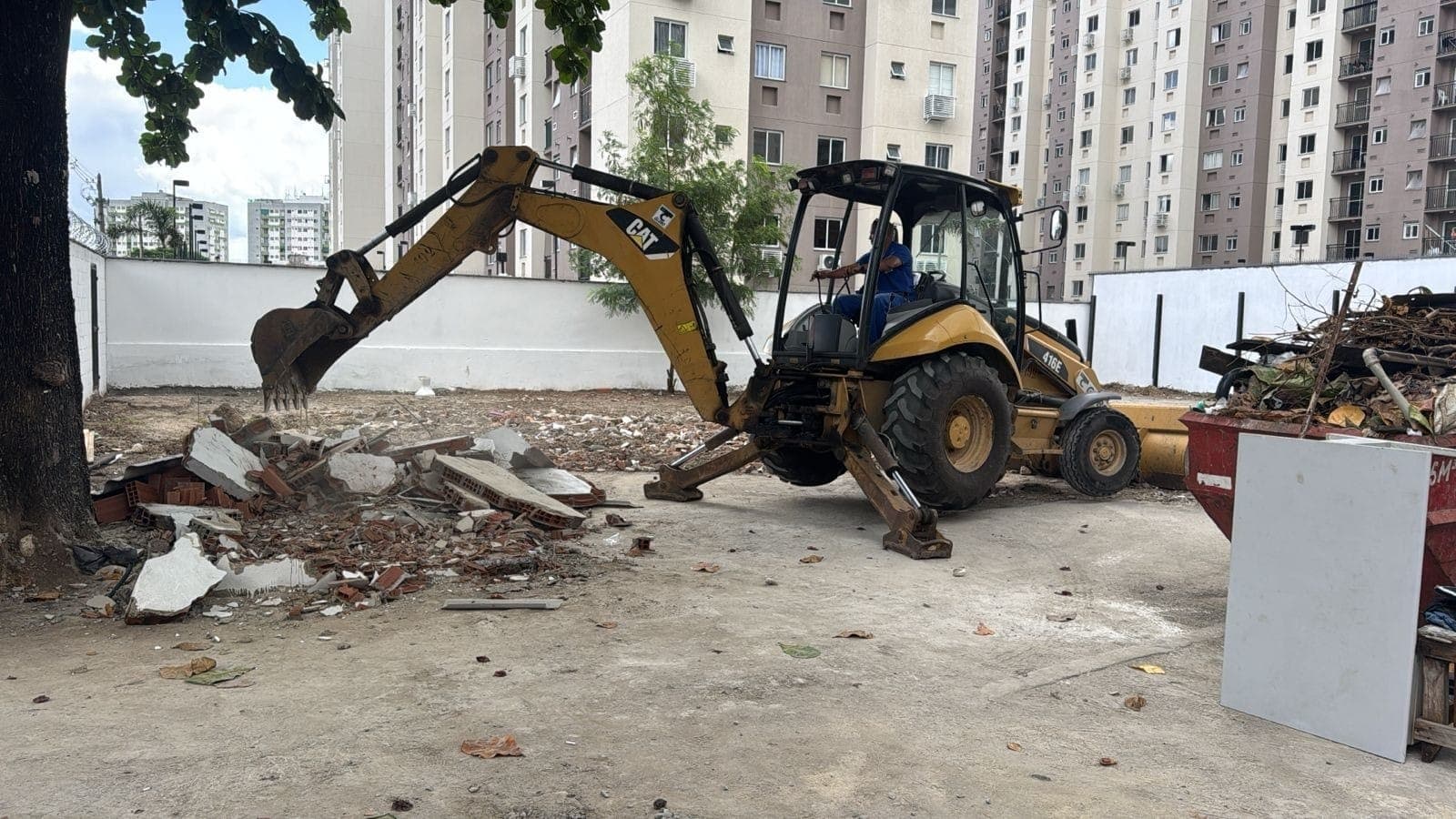 Uma cabine de atendimento chegou a ser construída no espaço para atender os clientes