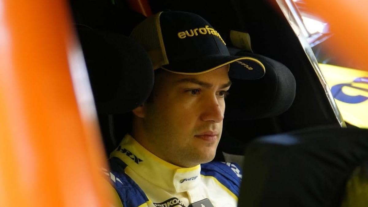 "Carro no chão, grudado, e perfeito", afirma Felipe Fraga após pole em Interlagos