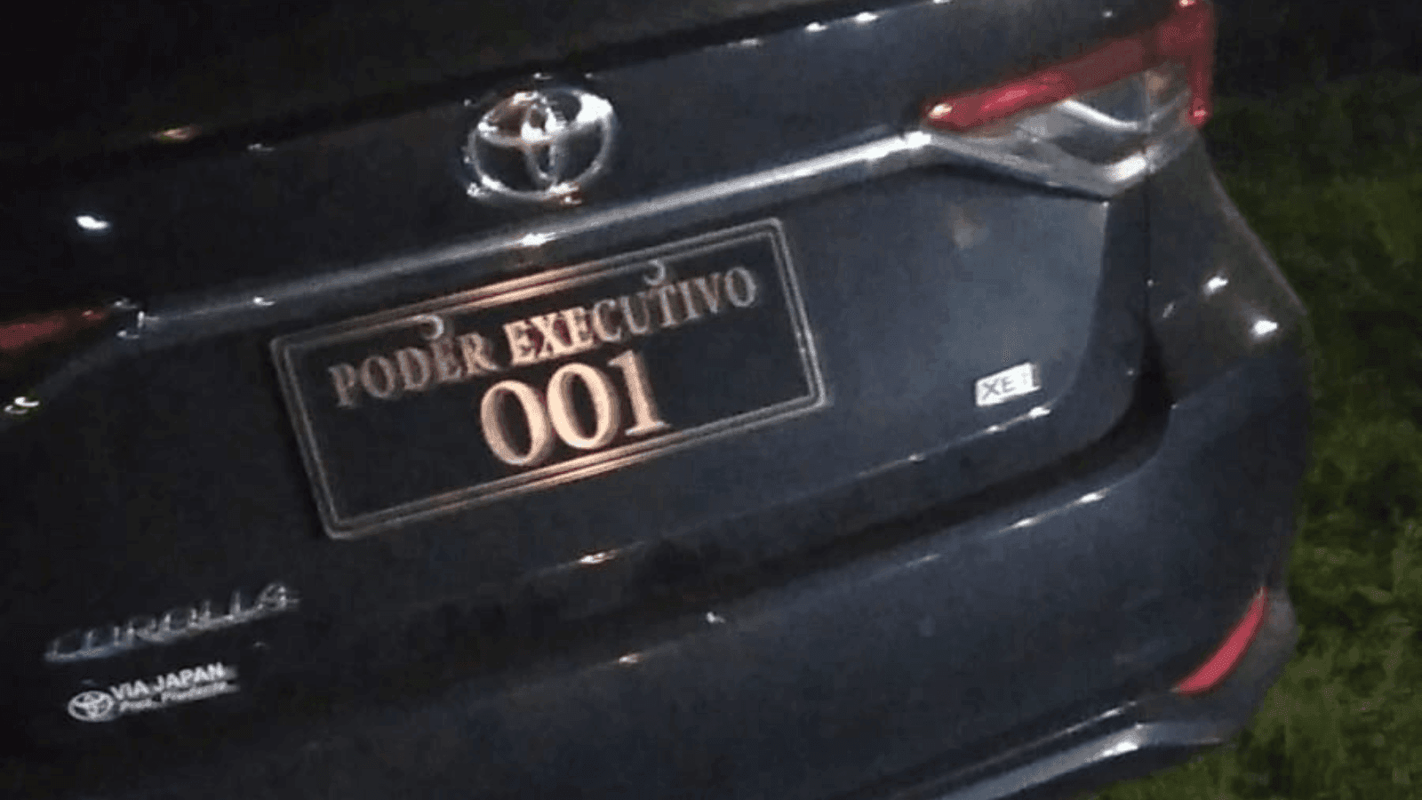 O prefeito estava com o carro oficial do poder executivo