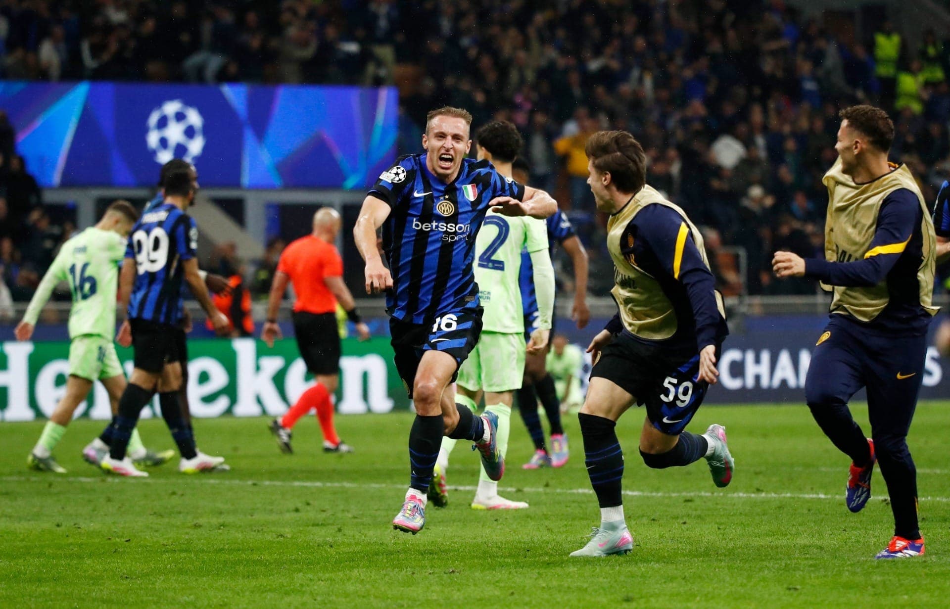 Italianos ressurgem na partida e vencem na prorrogação para voltar à final da Champions