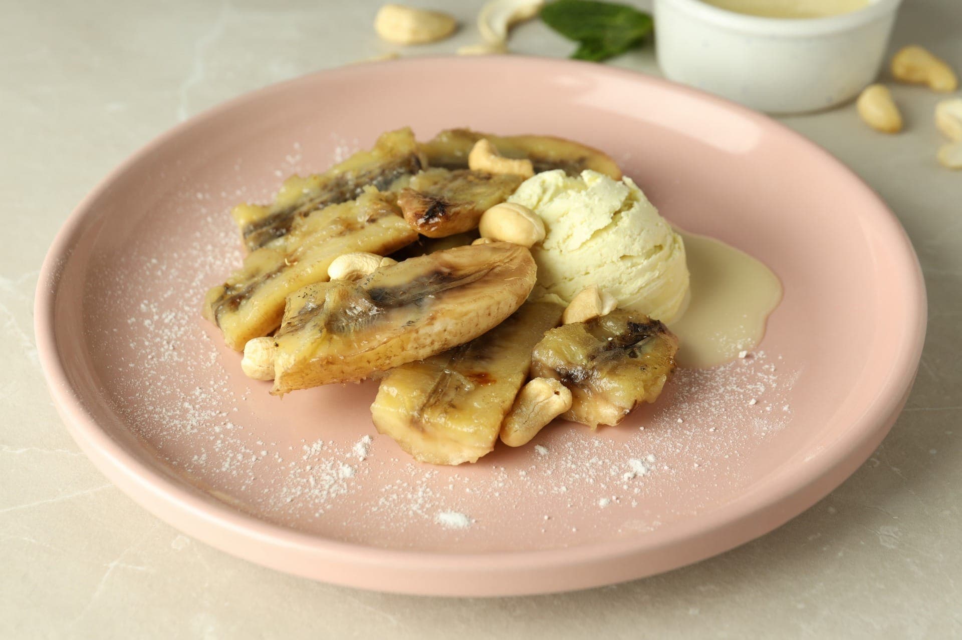 Sorvete com banana caramelada é uma delícia e você precisa provar