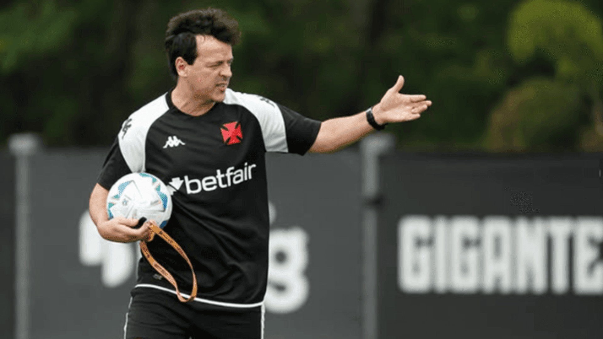 De volta: Fernando Diniz reestreia no comando do Vasco, nesta terça, na Argentina, diante do Lanús, pelo grupo G da Copa Sul-Americana