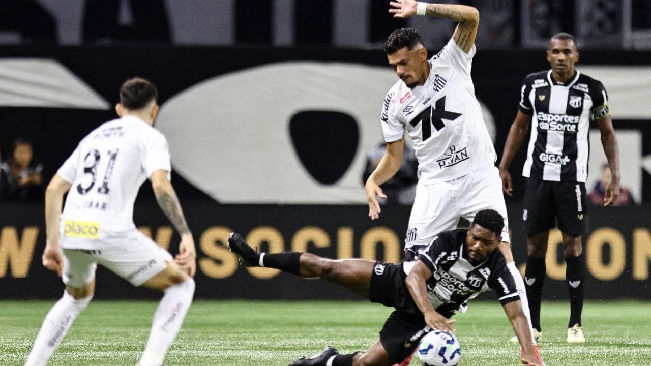 Tiquinho Soares durante Santos x Ceará