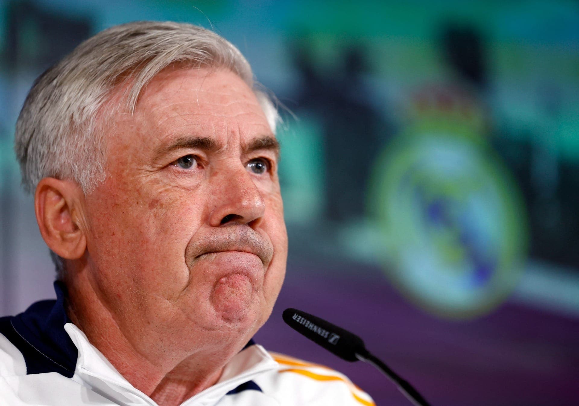 Carlo Ancelotti em entrevista coletiva pelo Real Madrid; técnico confirmou que irá dirigir a seleção brasileira