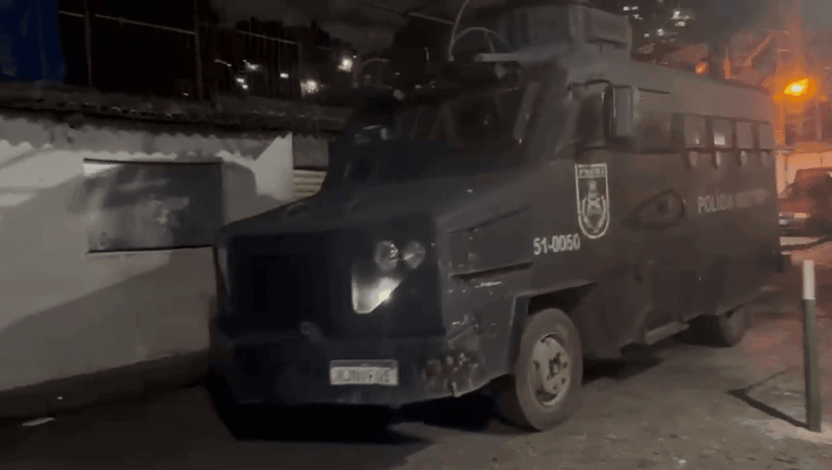 Caveirão presente na Maré nesta manhâ durante operação da PM