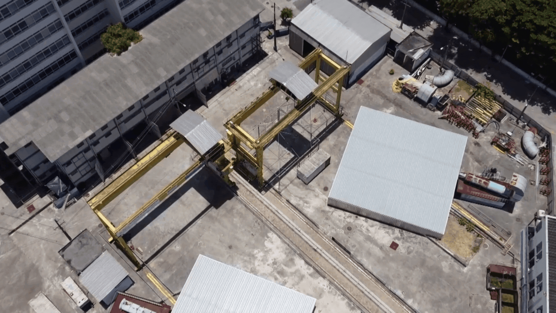 Imagens com canteiro de obras da estação Gávea