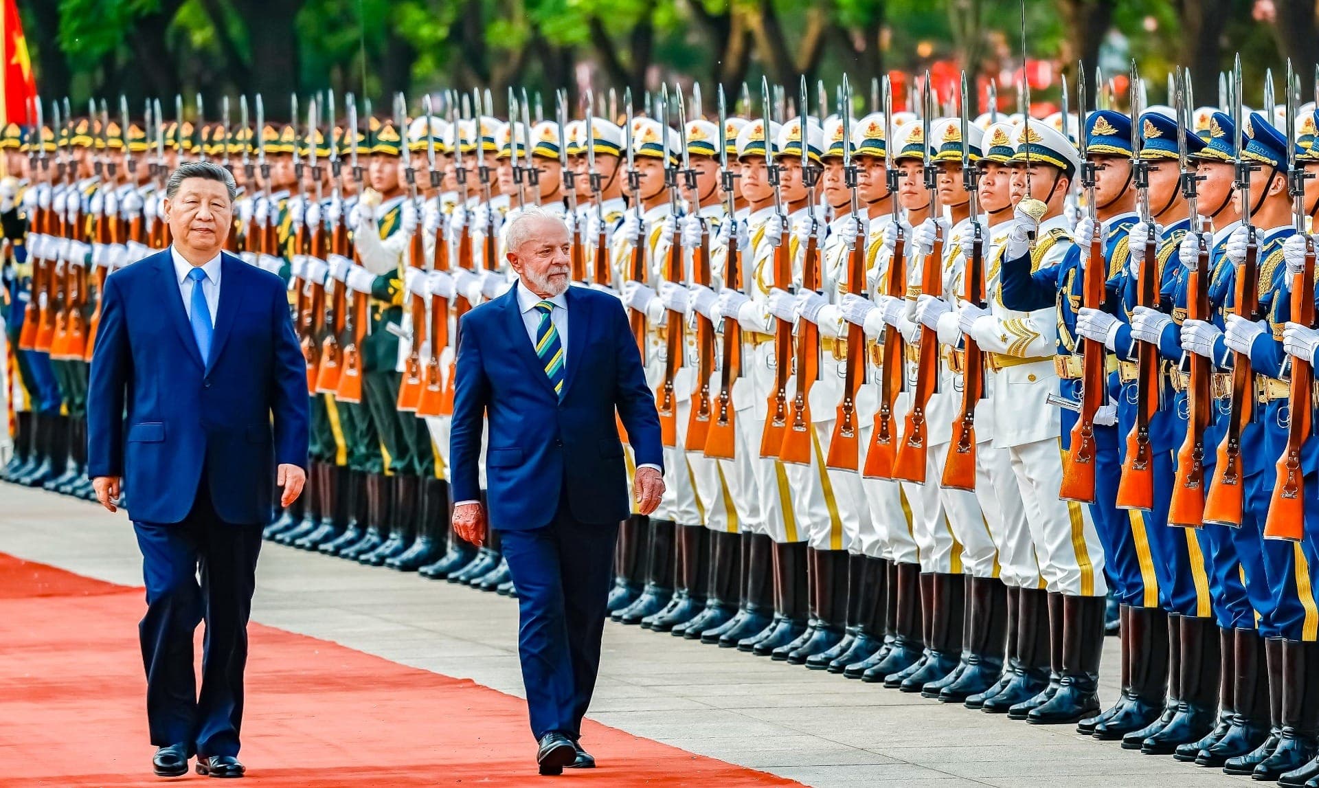 Lula se reuniu com o presidente chinês nesta terça-feira (13)