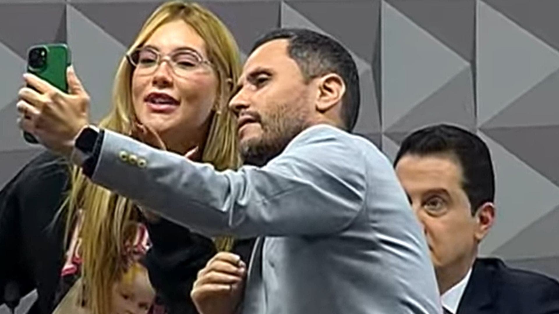 Senador Cleitinho pediu uma selfie para Virgínia