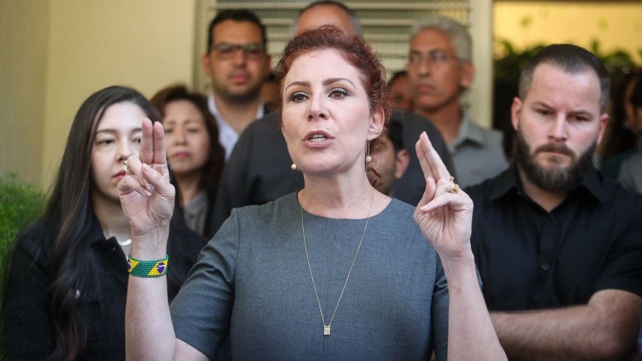 A deputada Carla Zambelli fala sobre decisão do STF contra ela